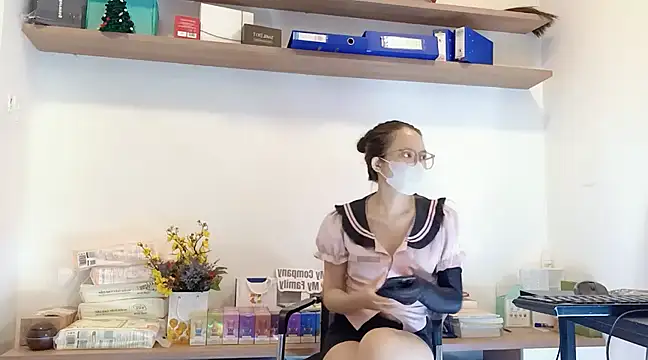 Snapshot of Lush-Office chatting on February 2025 11:45:01 PM Lush-Office online show from February 2025 11:45:01 PM