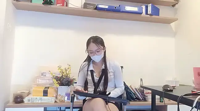 Snapshot of Lush-Office chatting on February 2025 07:56:01 AM Lush-Office online show from February 2025 07:56:01 AM