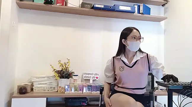 Snapshot of Lush-Office chatting on February 2025 07:54:02 AM Lush-Office online show from February 2025 07:54:02 AM