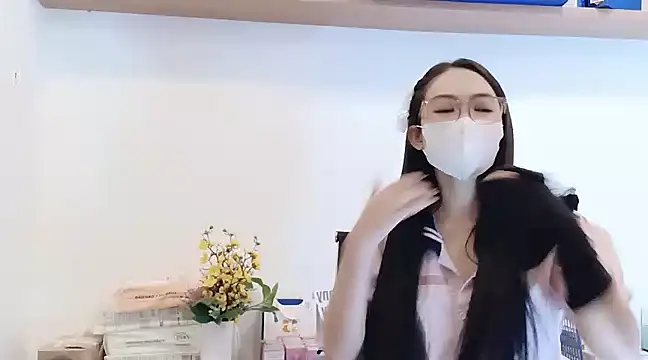 Snapshot of Lush-Office chatting on March 2025 07:15:01 AM Lush-Office online show from March 2025 07:15:01 AM