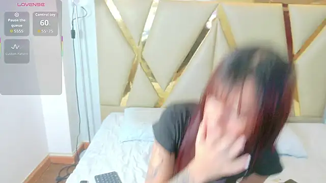 hot-littlechill online show from October 2025 07:15:01 PM