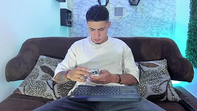 Snapshot of Thomass_conor chatting on November 2025 06:01:02 PM Thomass conor online show from November 2025 06:01:02 PM