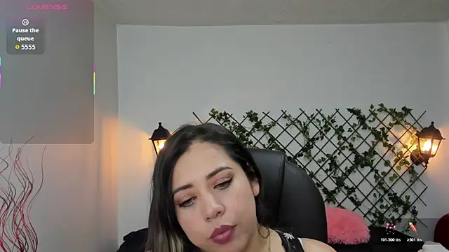 zahra Jalid online show from October 2025 11:54:02 PM