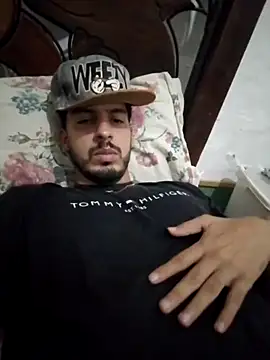 Snapshot of alejo5288 chatting on October 2025 02:33:01 AM alejo5288 online show from October 2025 02:33:01 AM