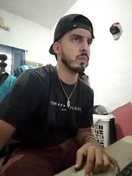 Snapshot of alejo5288 chatting on November 2025 05:44:02 PM alejo5288 online show from November 2025 05:44:02 PM