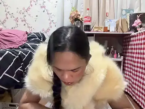 SophiaCourthaway online show from October 2025 04:26:01 PM