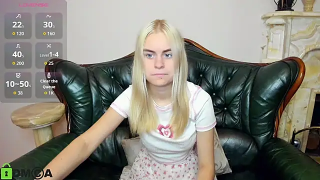 Snapshot of HillEva chatting on September 2025 07:58:02 PM HillEva online show from September 2025 07:58:02 PM