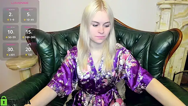 Snapshot of HillEva chatting on October 2025 07:45:01 PM HillEva online show from October 2025 07:45:01 PM