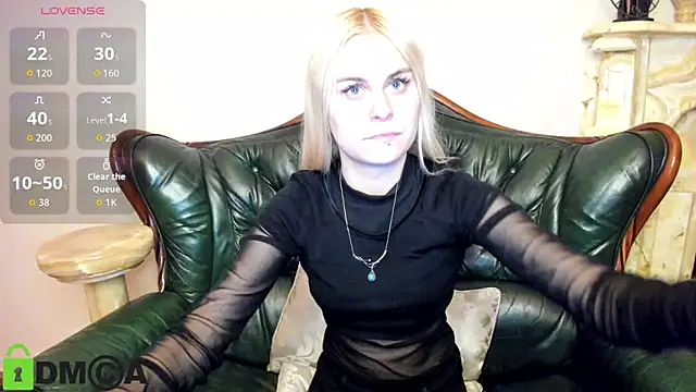 Snapshot of HillEva chatting on October 2025 08:20:02 PM HillEva online show from October 2025 08:20:02 PM