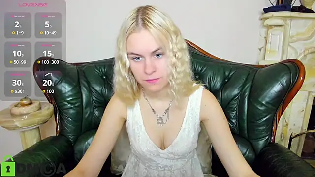 Snapshot of HillEva chatting on October 2025 08:18:01 AM HillEva online show from October 2025 08:18:01 AM