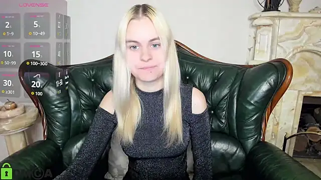 Snapshot of HillEva chatting on November 2025 08:25:02 AM HillEva online show from November 2025 08:25:02 AM