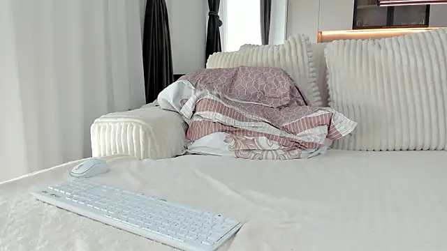 Snapshot of Saradiamond1 chatting on September 2025 09:11:02 AM Saradiamond1 online show from September 2025 09:11:02 AM