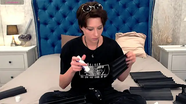 via mayer  online show from November 2025 03:22:01 PM