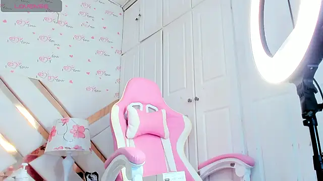 Snapshot of NoaBrowm chatting on January 2025 01:53:02 PM NoaBrowm online show from January 2025 01:53:02 PM