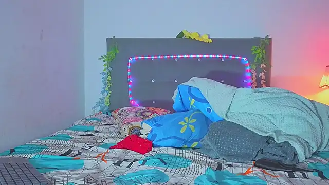 Snapshot of NoaBrowm chatting on November 2025 10:45:01 PM NoaBrowm online show from November 2025 10:45:01 PM