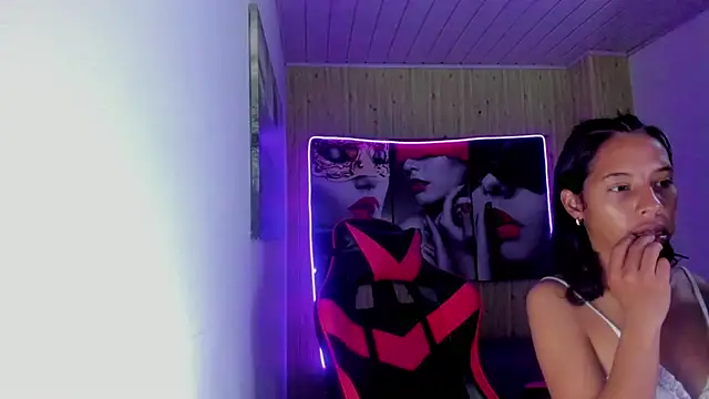 Snapshot of Miss_sparkle00 chatting on September 2025 04:45:02 AM Miss sparkle00 online show from September 2025 04:45:02 AM