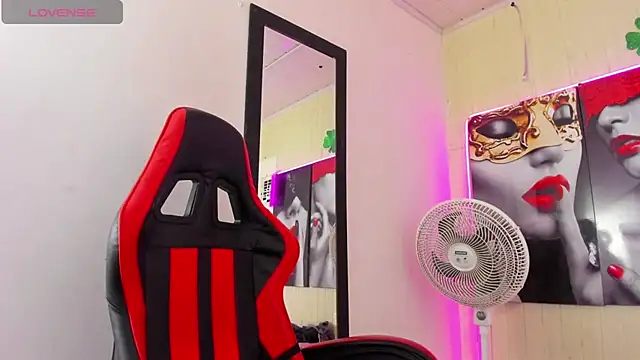 Snapshot of Miss_sparkle00 chatting on October 2025 04:53:02 AM Miss sparkle00 online show from October 2025 04:53:02 AM