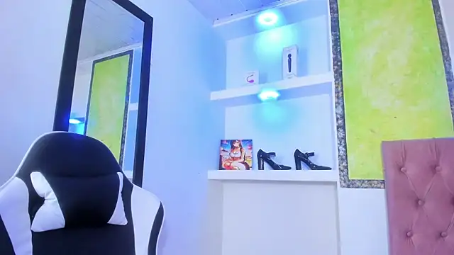 Snapshot of Miss_sparkle00 chatting on November 2025 05:18:02 AM Miss sparkle00 online show from November 2025 05:18:02 AM