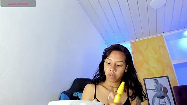 Snapshot of Miss_sparkle00 chatting on November 2025 05:10:01 AM Miss sparkle00 online show from November 2025 05:10:01 AM