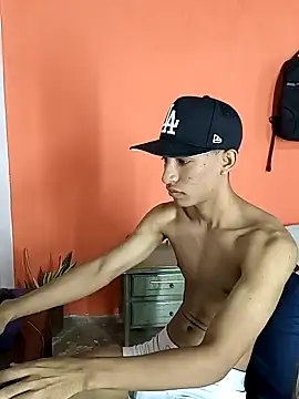 Snapshot of matteo_rivas chatting on January 2025 02:02:02 PM matteo rivas online show from January 2025 02:02:02 PM