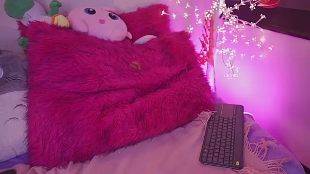 Snapshot of emma_soffia_ chatting on February 2025 08:58:02 PM emma soffia online show from February 2025 08:58:02 PM