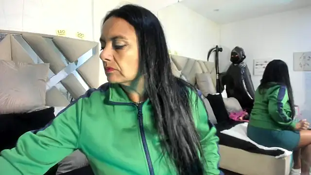 raquell moore online show from November 2025 12:05:02 PM