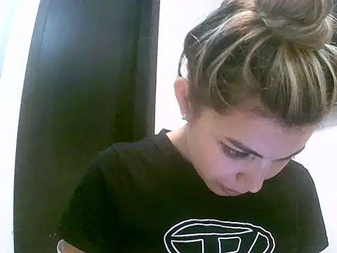 Snapshot of VittoriaTaylor chatting on April 2026 09:57:02 PM VittoriaTaylor online show from April 2026 09:57:02 PM