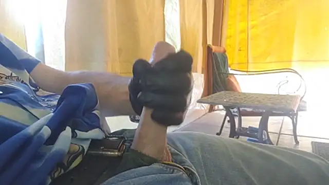 bwcbeat83 online show from April 2026 06:05:02 PM