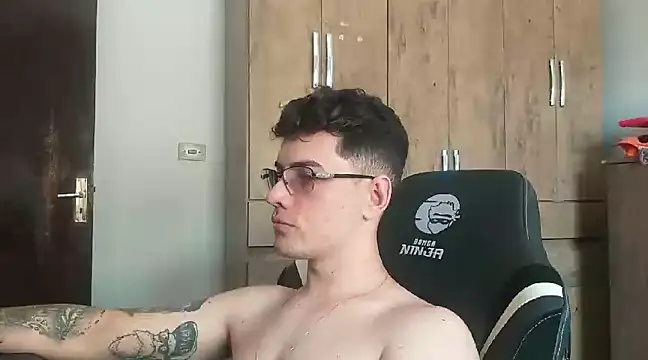 Snapshot of Dyllan__ chatting on January 2025 06:04:01 PM Dyllan online show from January 2025 06:04:01 PM