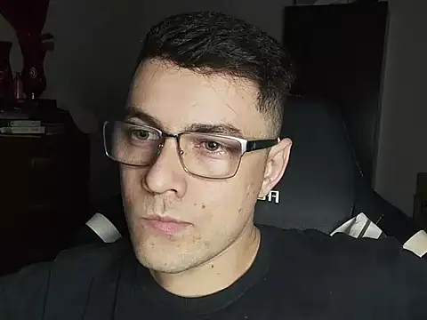 Snapshot of Dyllan__ chatting on October 2025 01:50:02 AM Dyllan online show from October 2025 01:50:02 AM