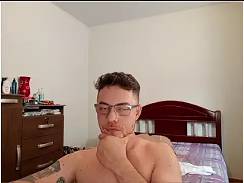 Snapshot of Dyllan__ chatting on April 2026 03:50:01 PM Dyllan online show from April 2026 03:50:01 PM