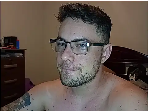 Snapshot of Dyllan__ chatting on April 2026 01:06:01 AM Dyllan online show from April 2026 01:06:01 AM