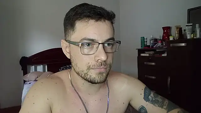 Snapshot of Dyllan__ chatting on May 2026 02:24:02 PM Dyllan online show from May 2026 02:24:02 PM
