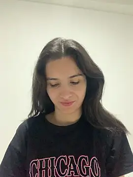 Bella still online show from September 2025 01:21:01 PM