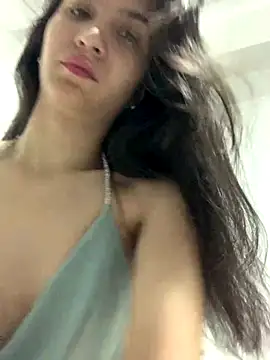 Bella still online show from September 2025 12:50:01 PM