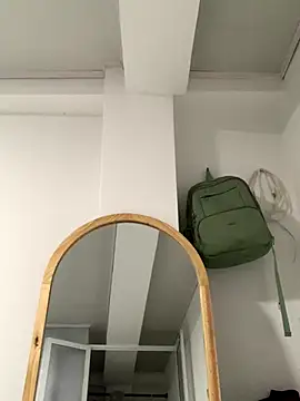 Bella still online show from October 2025 01:08:01 PM