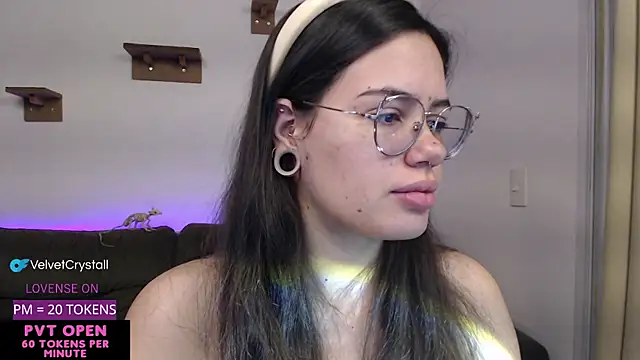 crystalll room online show from October 2025 05:57:02 AM