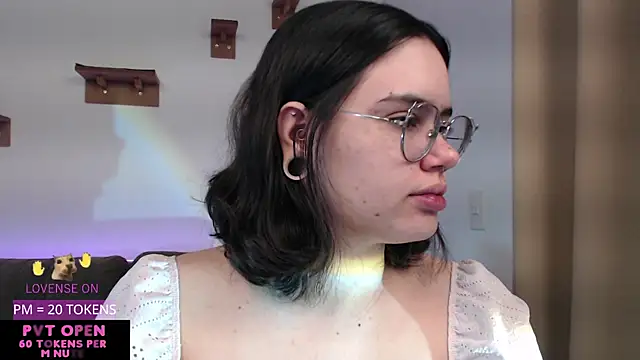 crystalll room online show from May 2026 01:47:02 AM