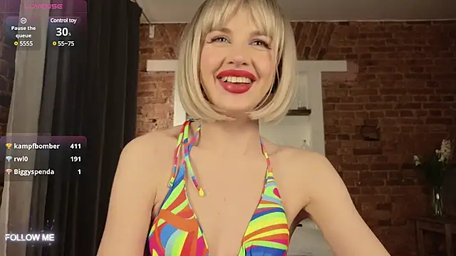 Snapshot of _TiffanyCo_ chatting on January 2025 09:33:02 AM TiffanyCo online show from January 2025 09:33:02 AM