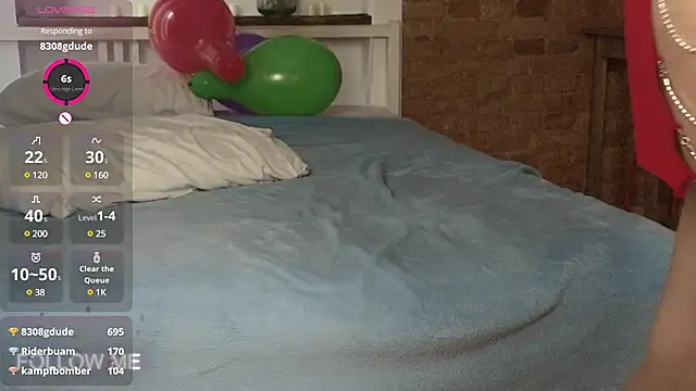 Snapshot of _TiffanyCo_ chatting on February 2025 10:05:01 AM TiffanyCo online show from February 2025 10:05:01 AM