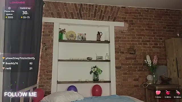 Snapshot of _TiffanyCo_ chatting on February 2025 11:32:02 AM TiffanyCo online show from February 2025 11:32:02 AM