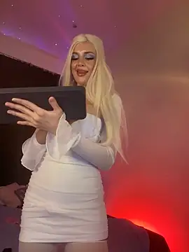 Snapshot of _TiffanyCo_ chatting on November 2025 10:37:02 AM TiffanyCo online show from November 2025 10:37:02 AM