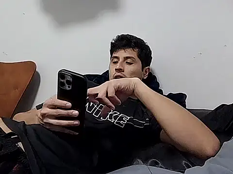 Snapshot of PerroDemonioHot chatting on December 2025 12:40:01 AM PerroDemonioHot online show from December 2025 12:40:01 AM