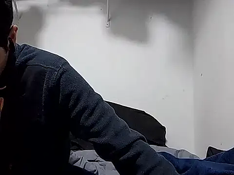 Snapshot of PerroDemonioHot chatting on January 2026 01:43:02 AM PerroDemonioHot online show from January 2026 01:43:02 AM