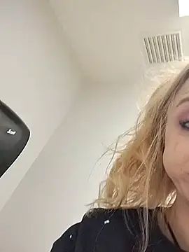 Snapshot of hunybunz69 chatting on February 2025 03:09:01 PM hunybunz69 online show from February 2025 03:09:01 PM