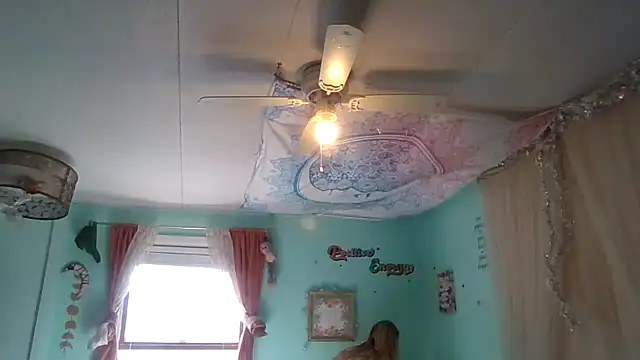 Snapshot of hunybunz69 chatting on March 2025 03:59:01 PM hunybunz69 online show from March 2025 03:59:01 PM