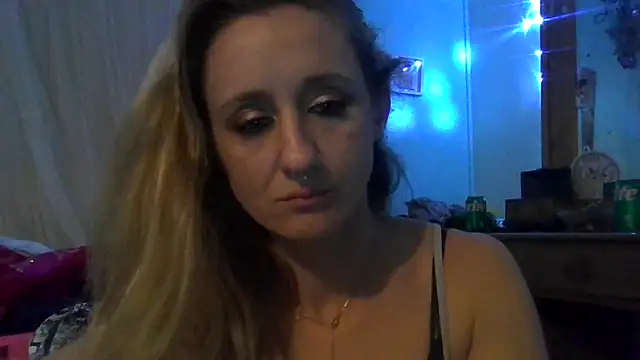 Snapshot of hunybunz69 chatting on March 2025 04:18:01 AM hunybunz69 online show from March 2025 04:18:01 AM