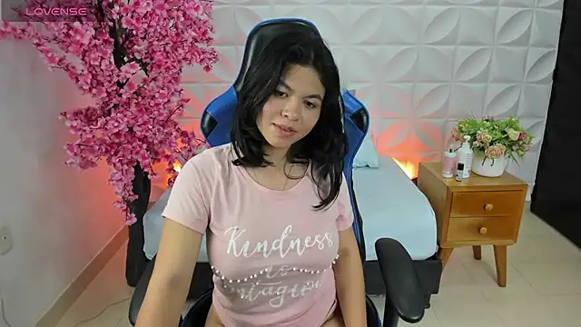 adarna13  online show from March 2025 10:39:02 PM