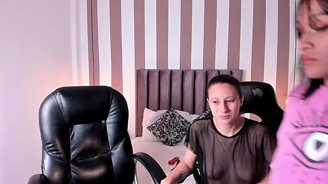 Snapshot of luu_and_vale chatting on January 2025 01:41:01 PM luu and vale online show from January 2025 01:41:01 PM