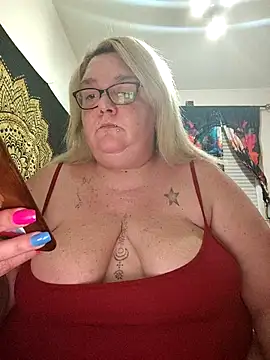diosacurvy1984 online show from April 2026 09:50:01 PM